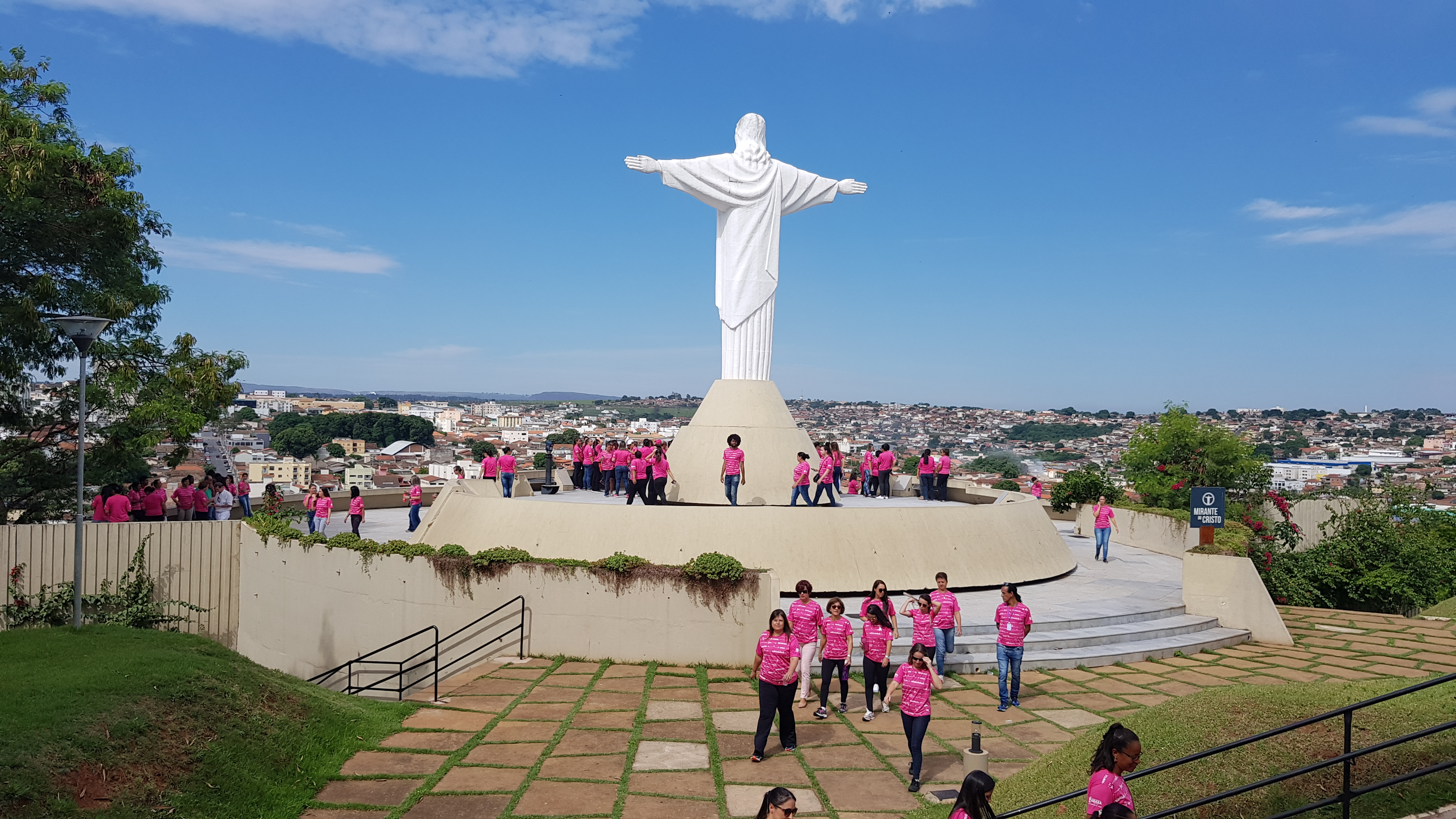 “Outubro Rosa” fecha com  caminhada no Parque do Cristo promovido pela Prefeitura de Araxá