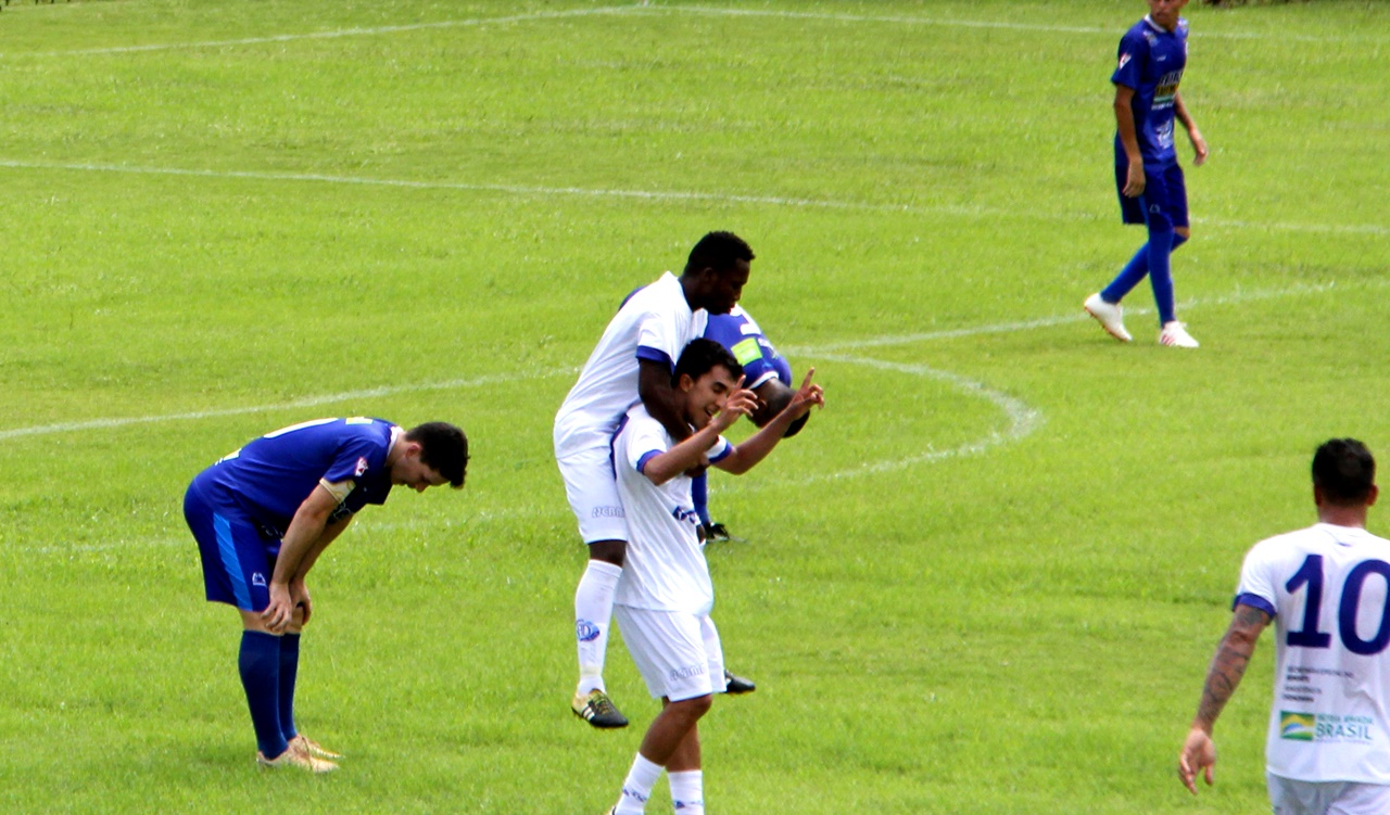 Dínamo vence o Ferrocarril e vai a final.