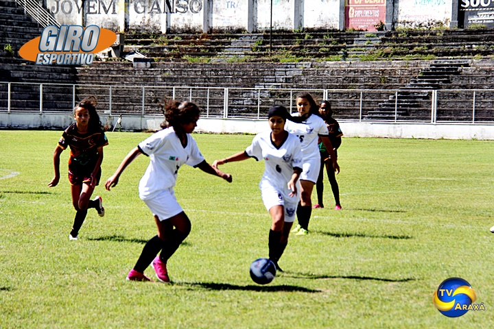 Prefeitura de Araxá  incentiva a prática esportiva do futebol feminino na cidade.