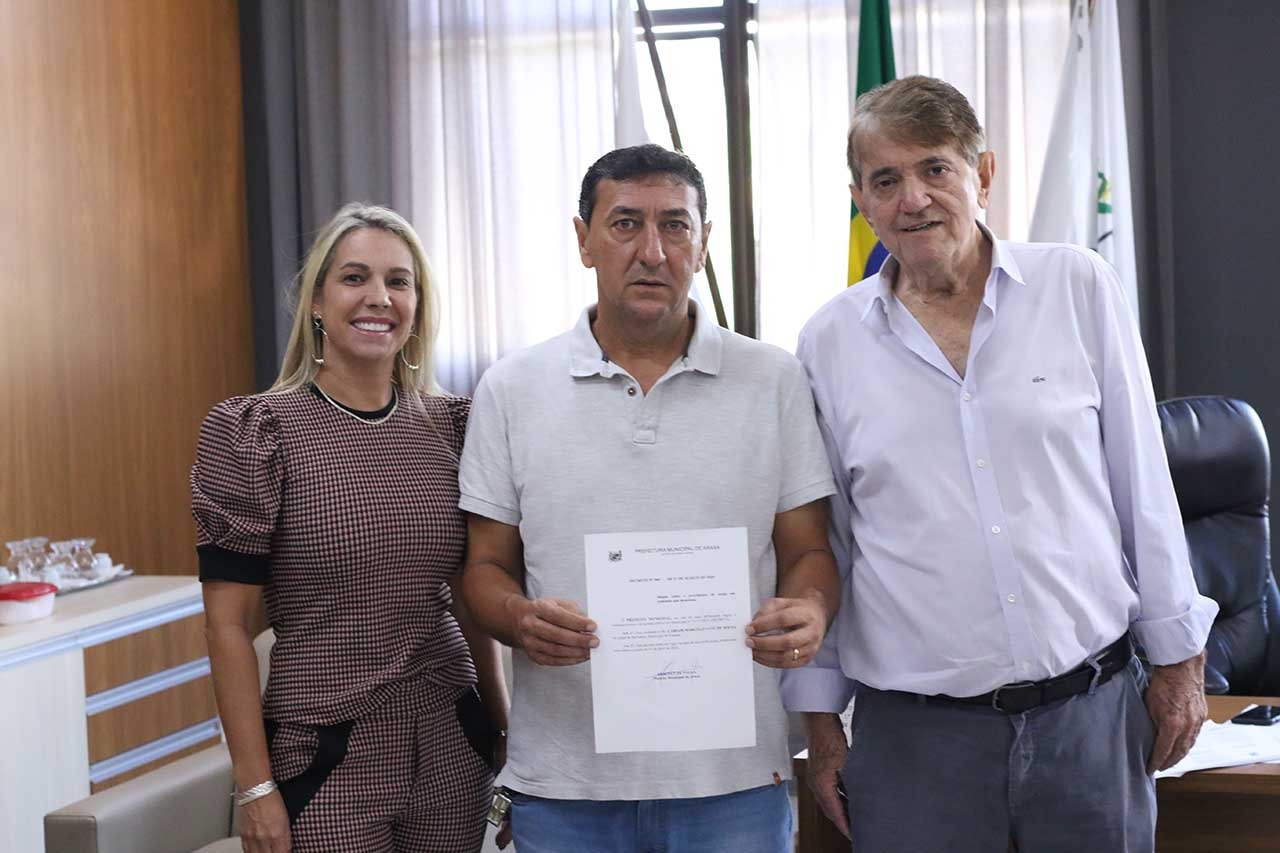 Prefeito Aracely de Paula  empossa novo secretário de Esportes