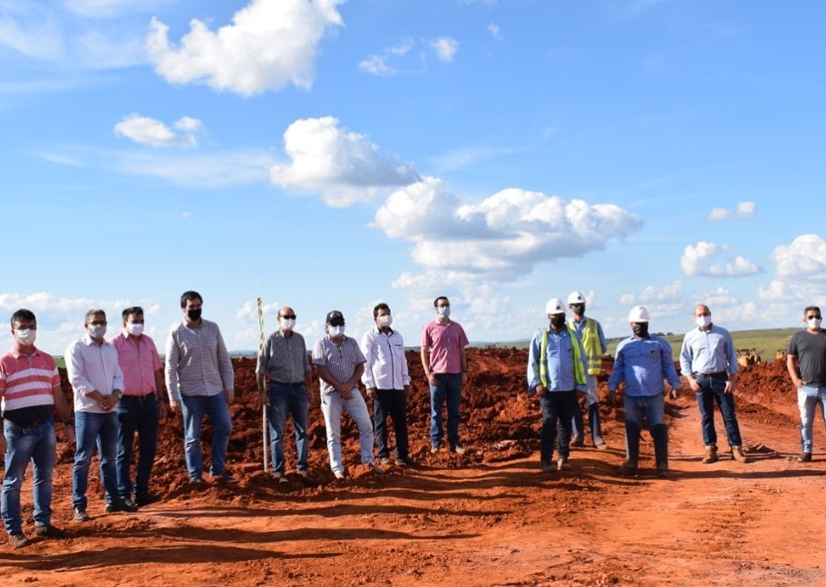 Vereadores de Araxá visitam as obras da fábrica da McCain.