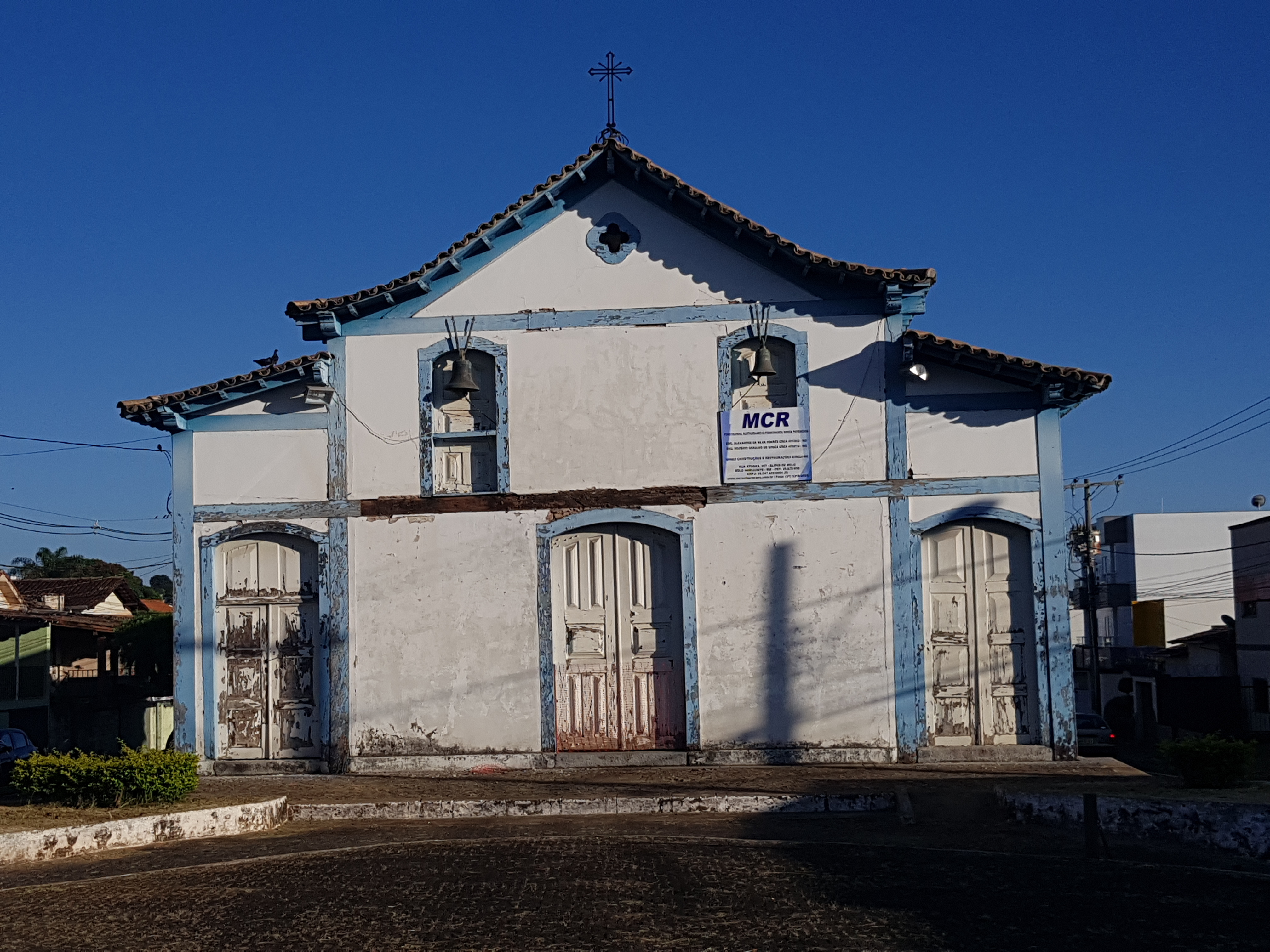 Prefeito Aracely de Paula assina contrato e ordem de serviço para restauração da Igreja São Sebastião