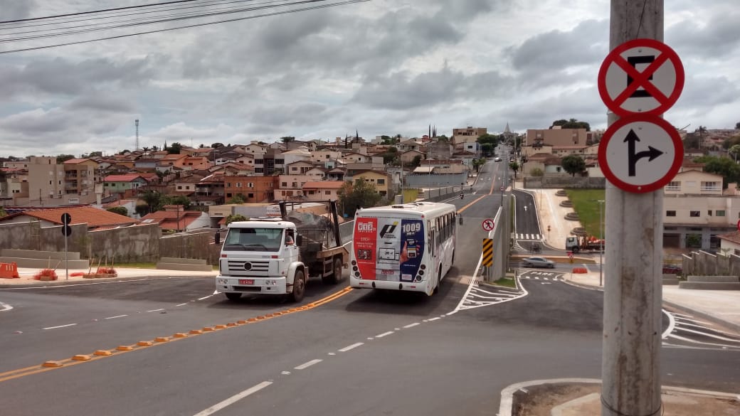 Prefeitura libera o trânsito do viaduto- Complexo Viário Lúcia Ignêz M. de Paula.