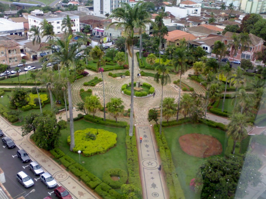 Praça Governador Valadares será entregue a comunidade hoje revitalizada