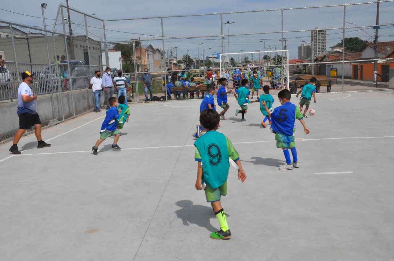 Prefeitura de Araxá Inaugurada quadra poliesportiva no setor sul da cidade