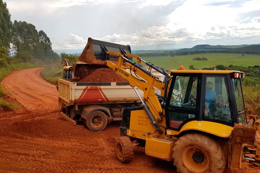 Estradas rurais de Araxá recebem melhorias pela secretária de Agricultura e Pecuária.