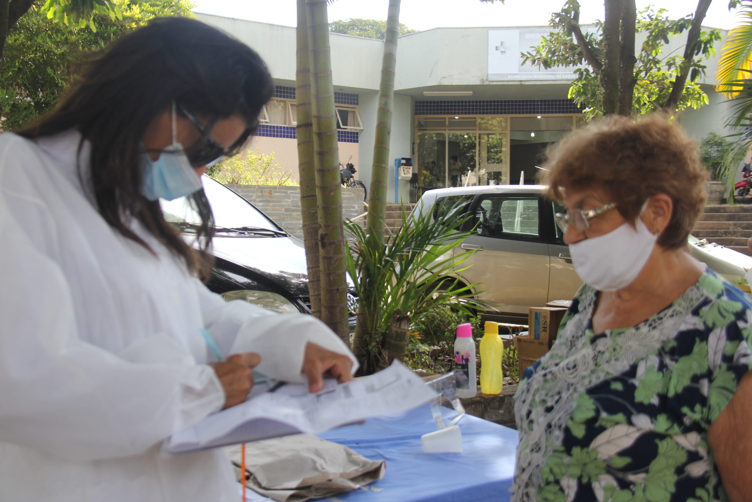 Secretaria de Saúde de Araxá imuniza idosos de 70 a 72 anos nesta quarta