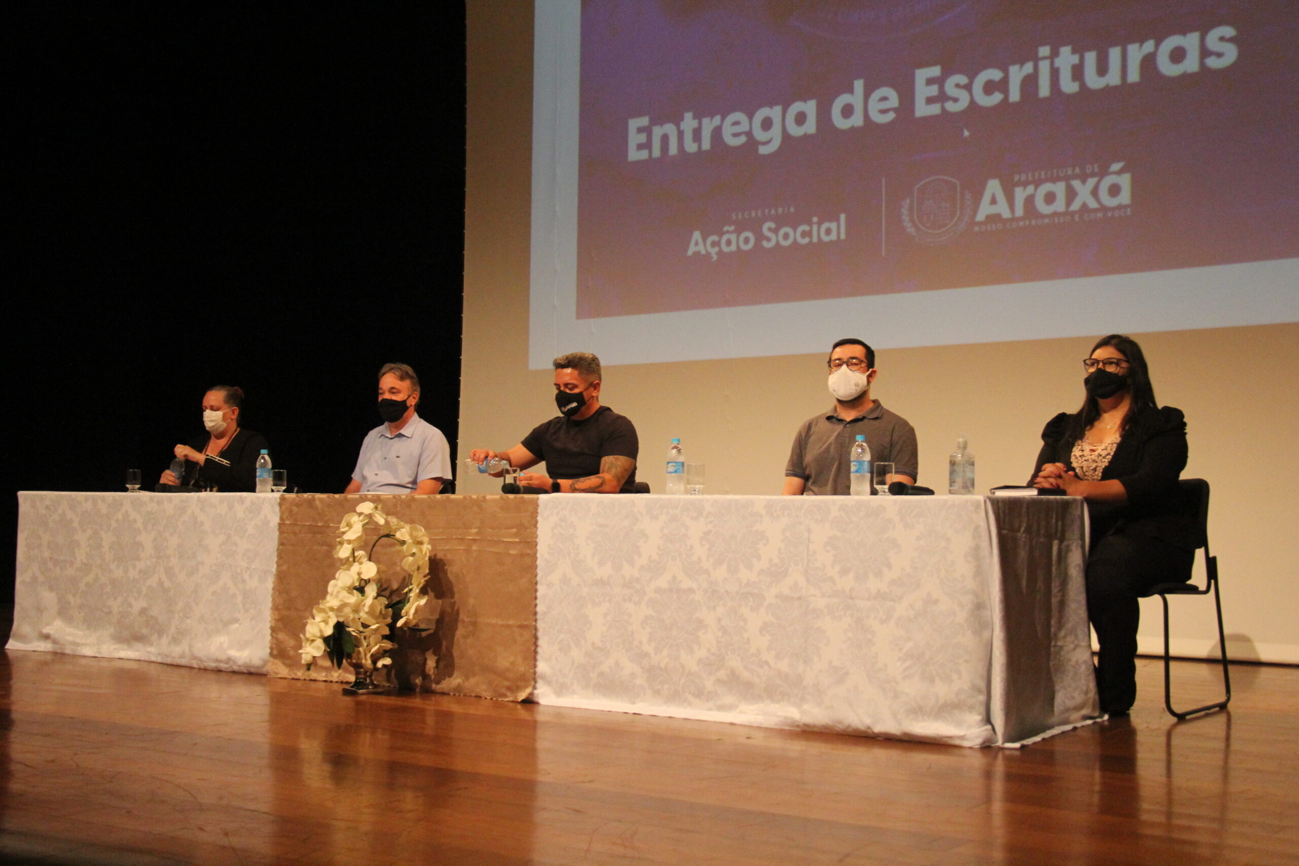 Prefeitura de Araxá realiza entrega de escrituras realizando sonho de mas 30 anos