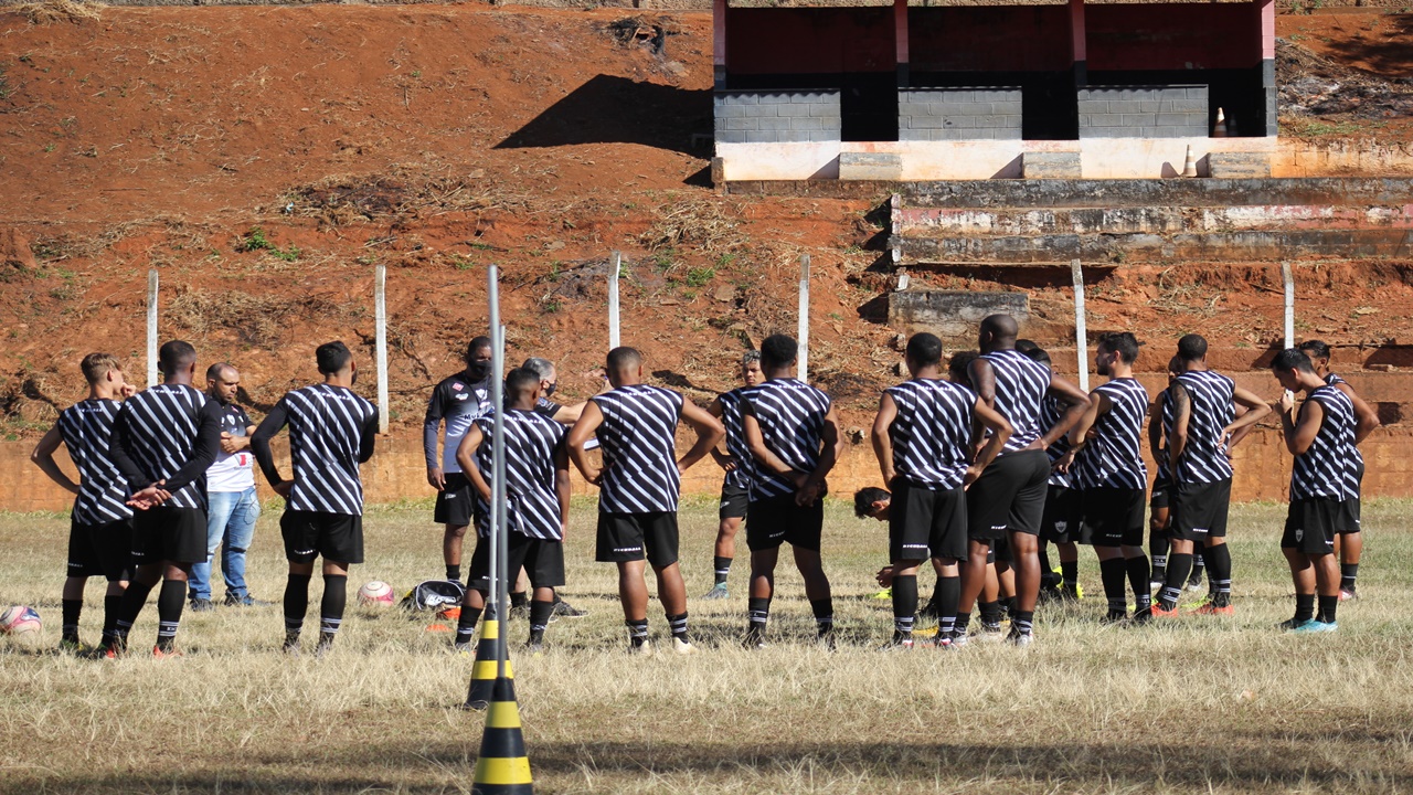 Araxá Esporte – Técnico José Humberto começa definir peças no plantel