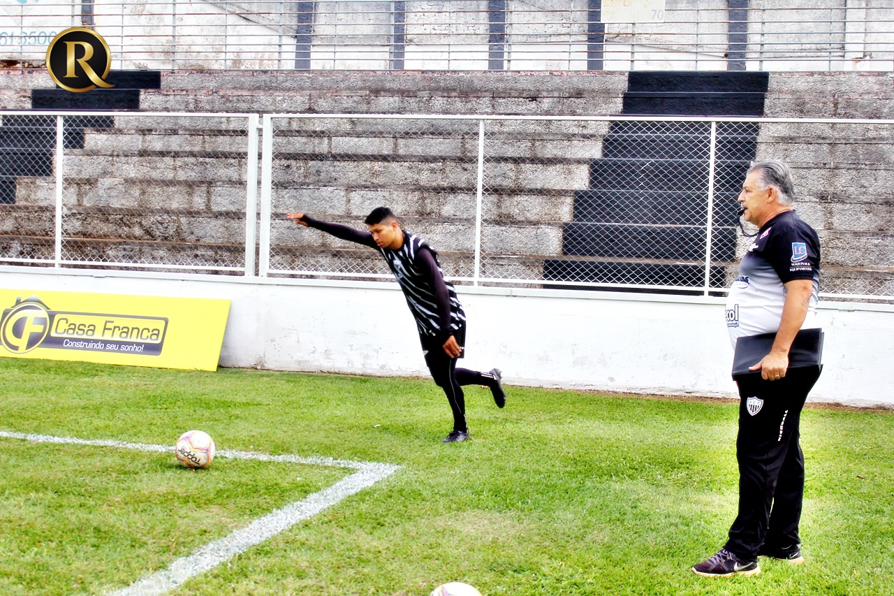 Araxá e Patrocinense decidem vaga para as quartas de final no Majestoso sábado.