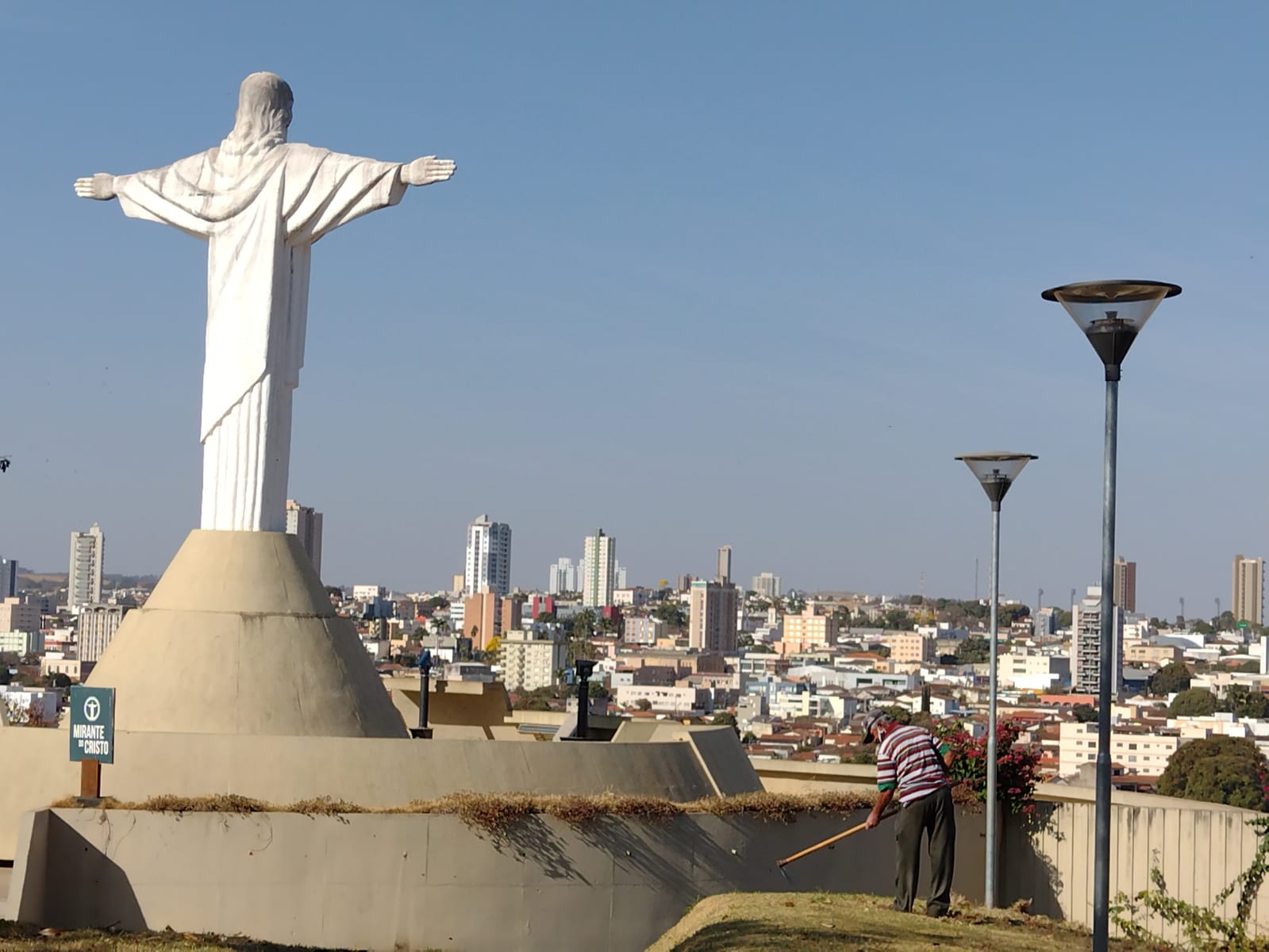 Boletim Epidemiológico Covid 19-14 de outubro; 4 pacientes internados  em Araxá.