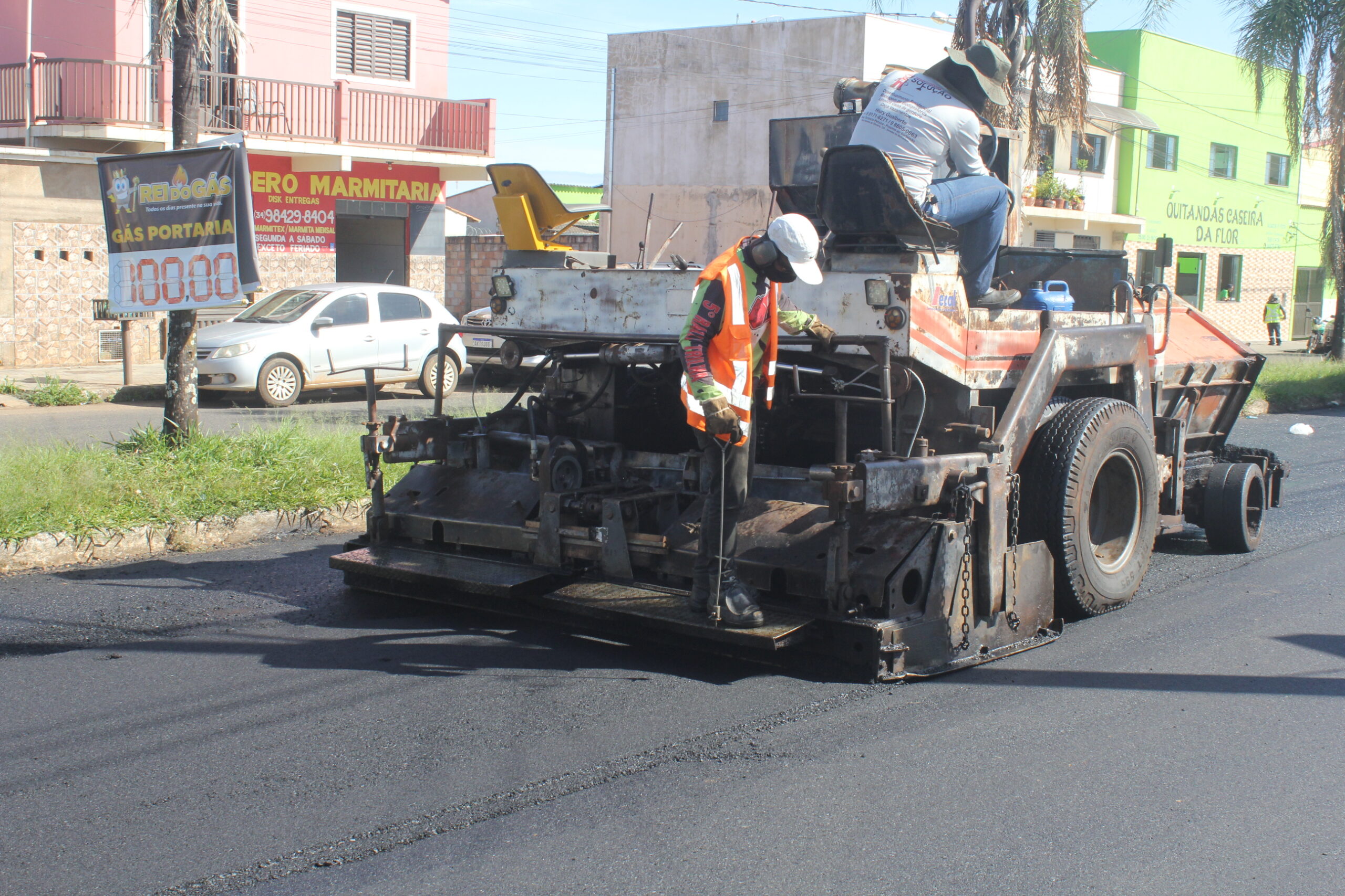 Prefeitura de Araxá abre frente de trabalho para recapeamento de 19 ruas e avenidas