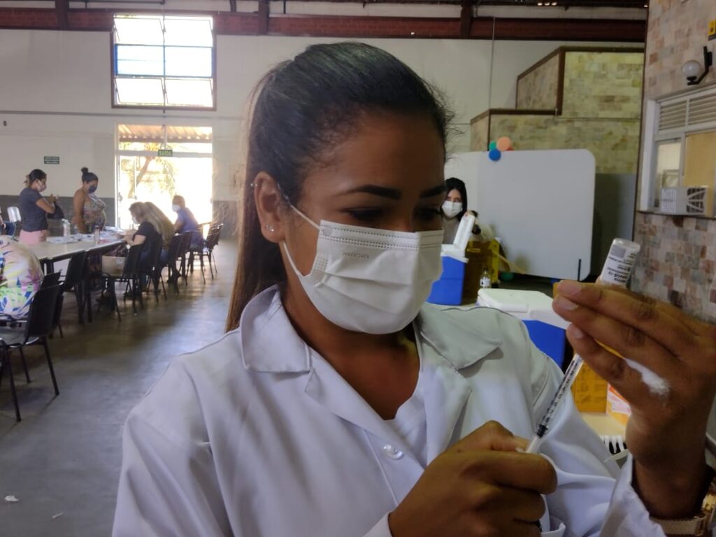 Prefeitura de Araxá aplica a 2ª dose em adolescentes de 14 e 15 anos nesta quinta(25); confira cronograma geral