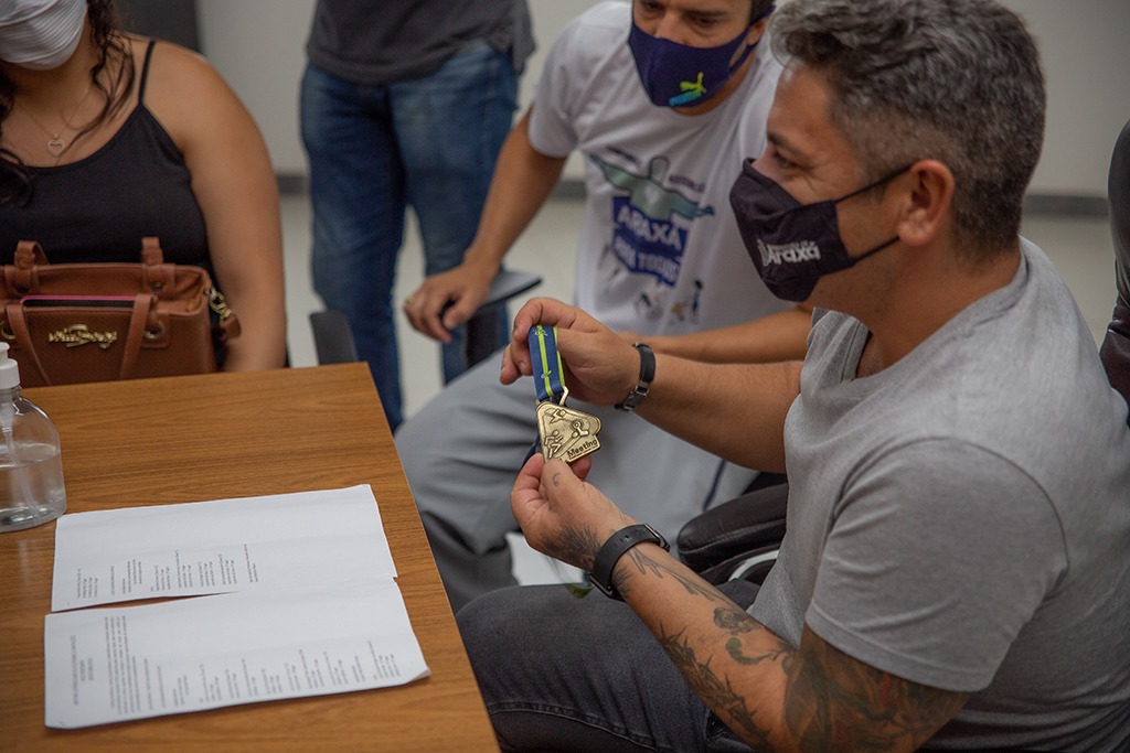 Prefeito Robson Magela  recebe medalhistas paralímpicos no Centro Administrativo