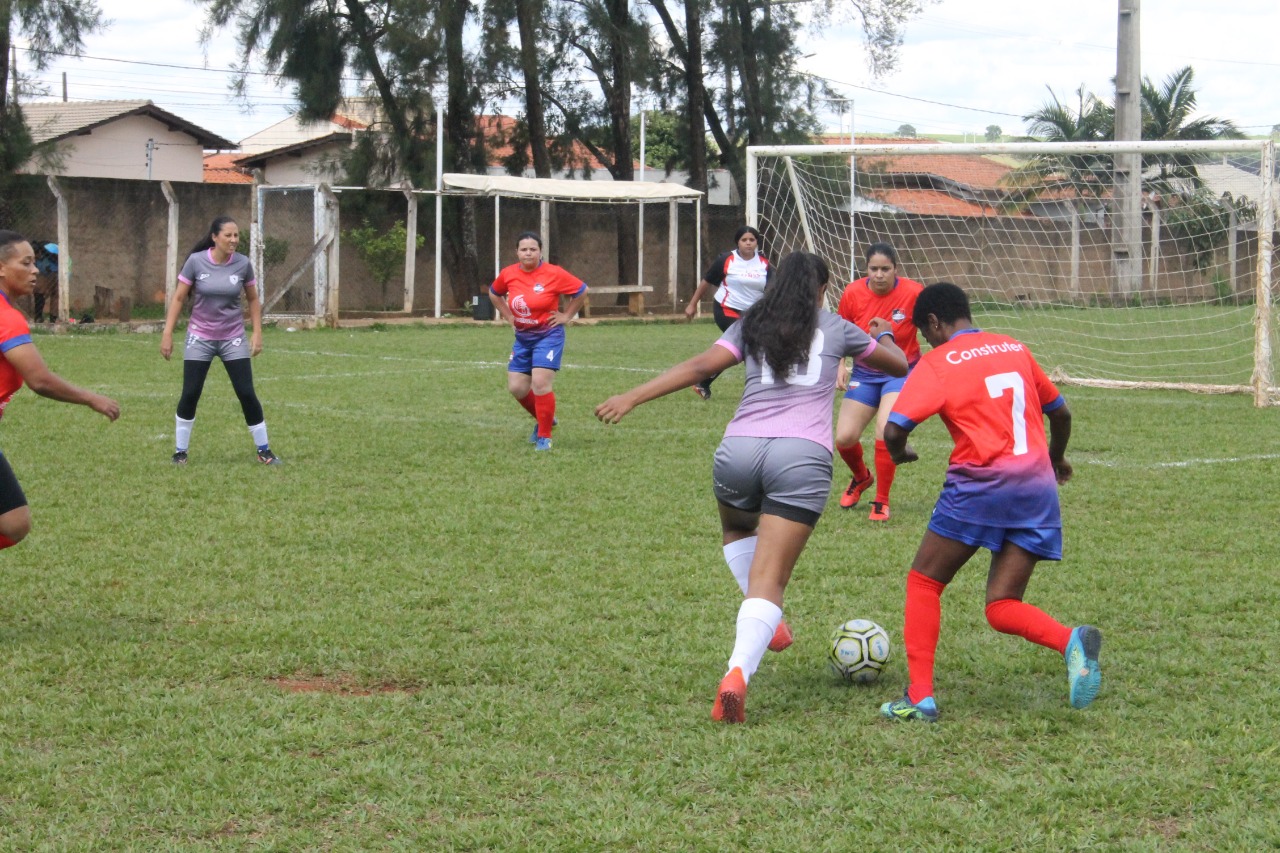 Torneio Feminino de Futebol Society uma chuva de gols