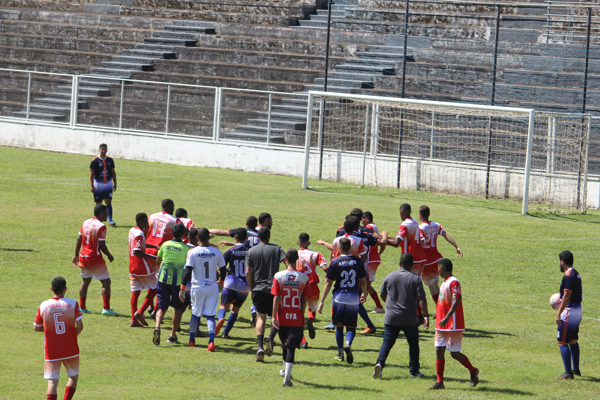 “Futebol Família e Alegria” nos campos; diga não as brigas !!!