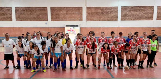 Escolinha de Futebol Feminino da Prefeitura de Araxá participam de amistoso em Tapira