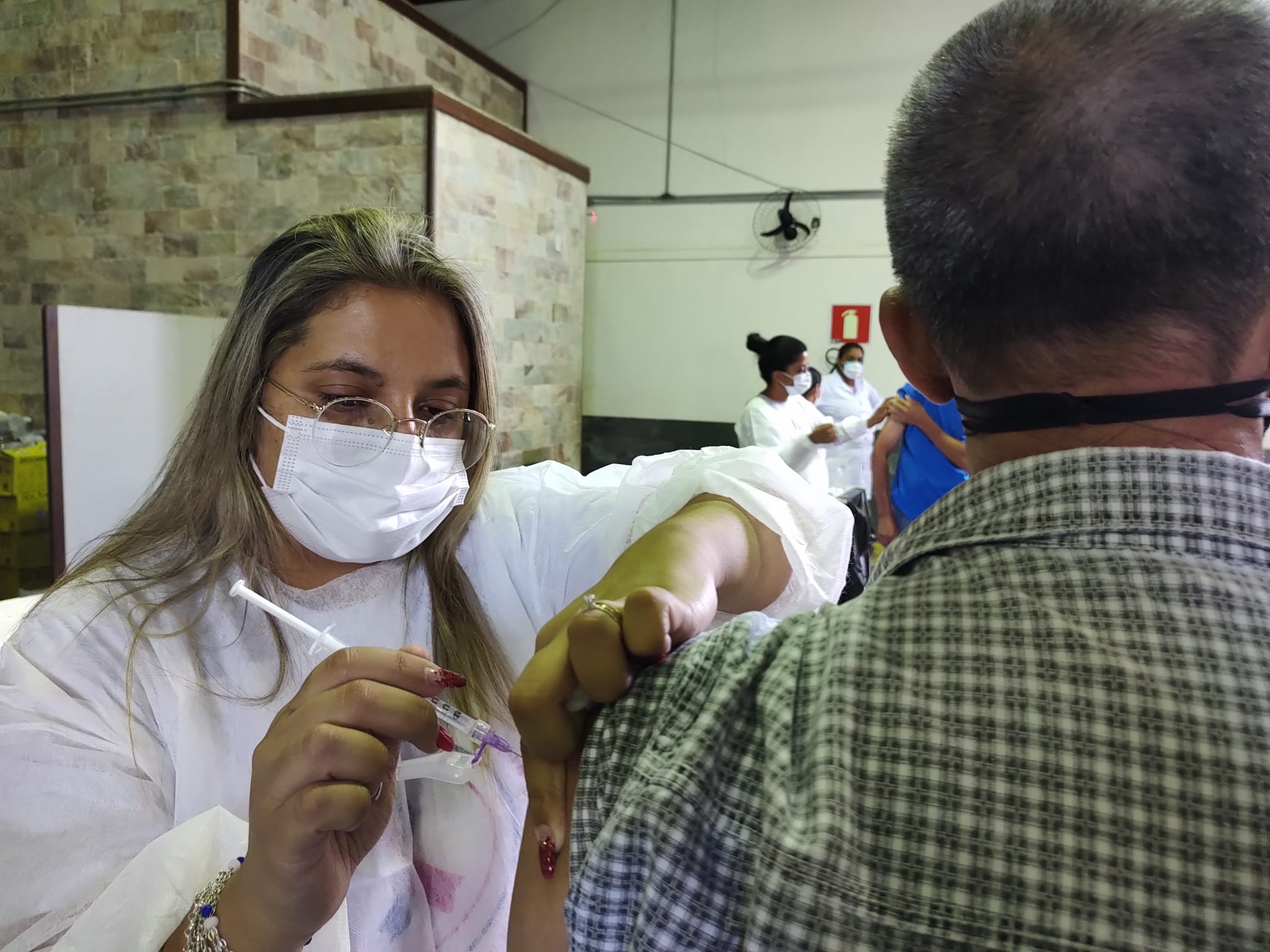 Cronograma de vacina Covid 19 de  Araxá aplica nesta terça a 3ª dose para adolescentes de 16 e 17 anos e a 4ª dose para idosos 60+, no Sesc, e 1ª e 2ª dose em crianças de 5 a 11 anos, na Unisa