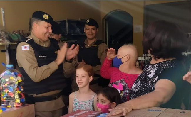 Campanha do Amor da Polícia Militar  arrecada 1000 litros de leite em Araxá