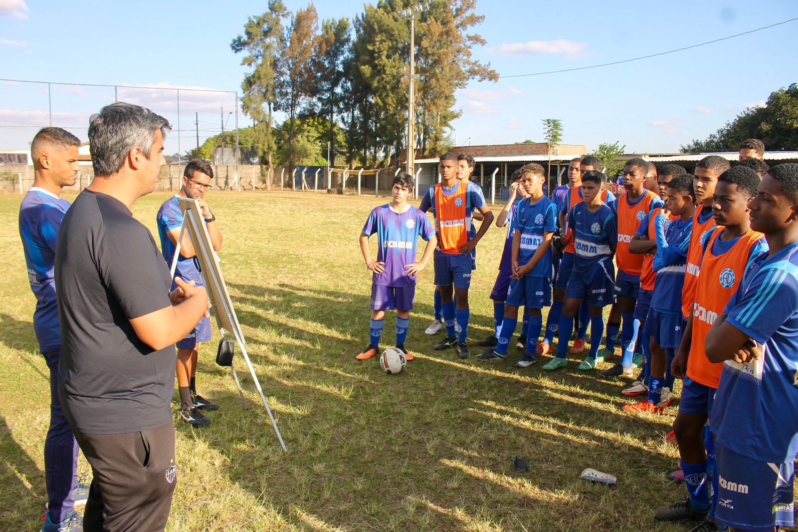 Coordenador de captação do Atlético Mineiro conhece estrutura do Dínamo de Araxá