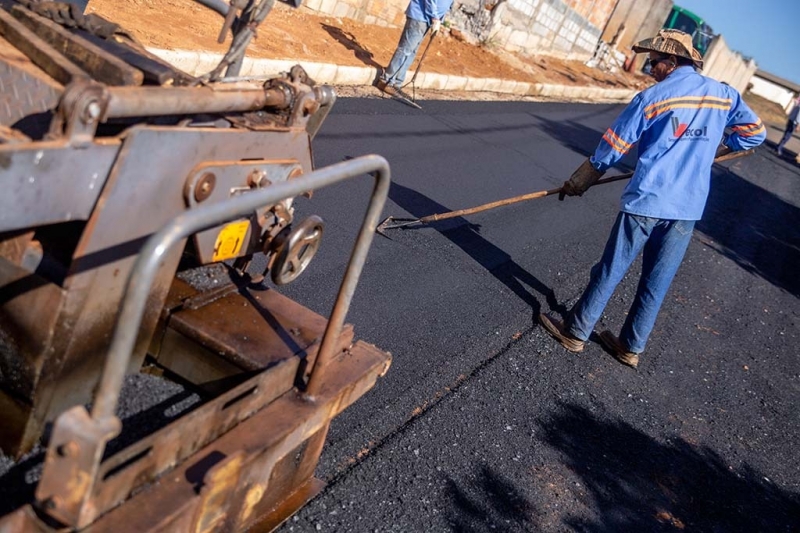 Prefeitura de Araxá  está realizando recapeamento de vias nos bairros Santa Mônica, no Setor Oeste, e Domingos Zema, no Setor Norte.