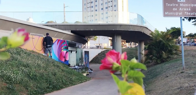 Arte do grafite da novo visual Teatro Municipal Maximiliano Rocha em Araxá