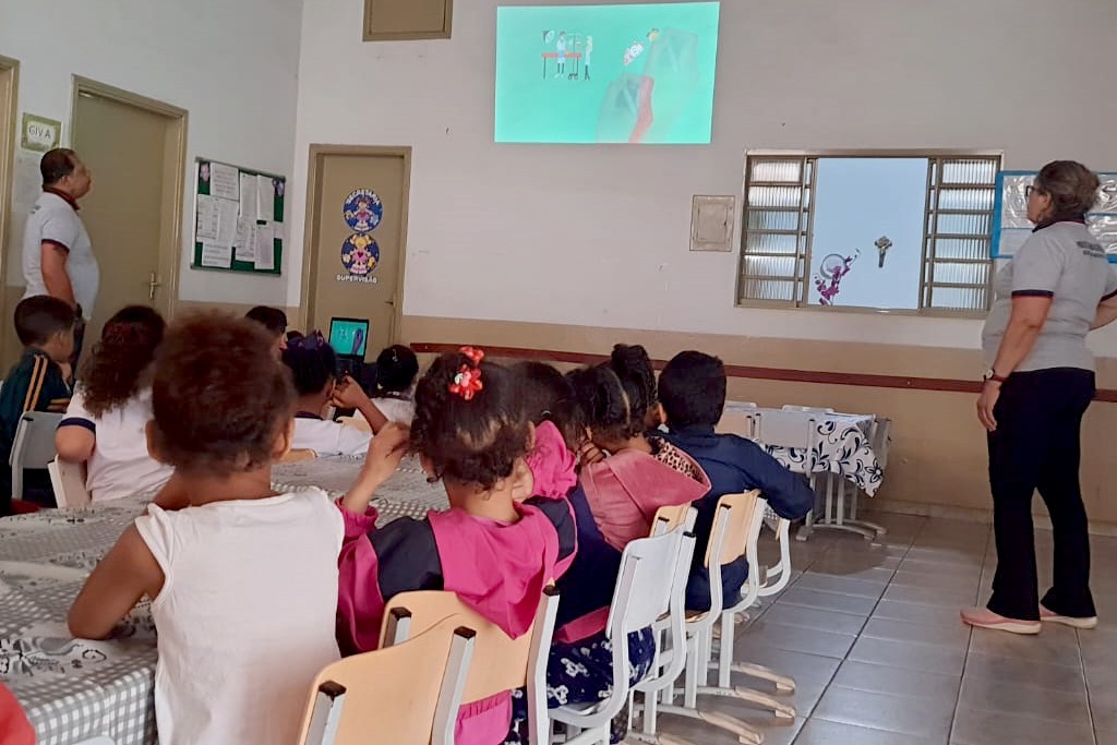 Vigilância Ambiental da Prefeitura de Araxá promove ações educativas sobre a causa animal