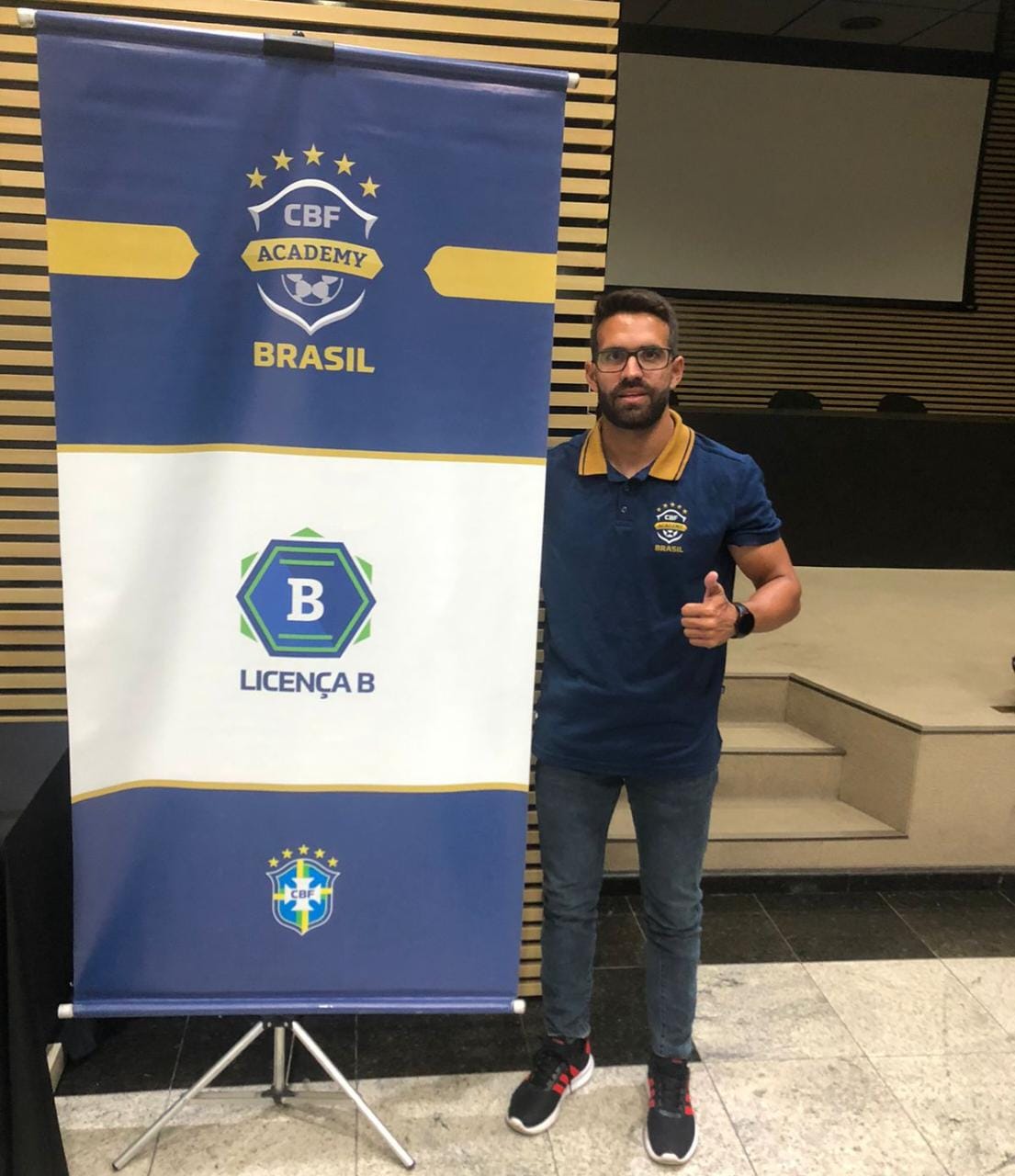 Técnico Dalmer Guilherme do Dínamo faz capacitação para Licença B da CBF