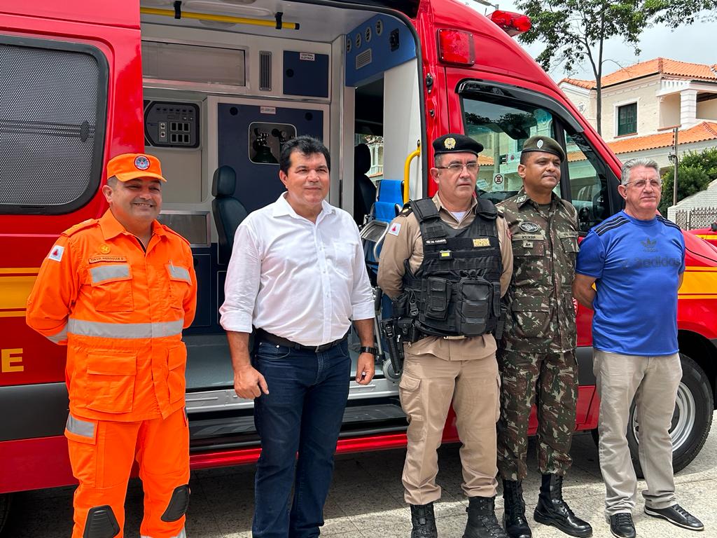 2ºCia de Bombeiros de Araxá recebe Unidade de resgate via verba parlamentar do deputado Bosco