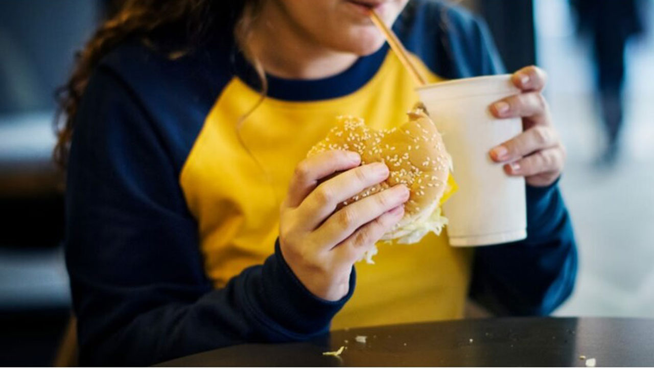 Especialista em nutrição alerta para crescimento da obesidade infantil no país