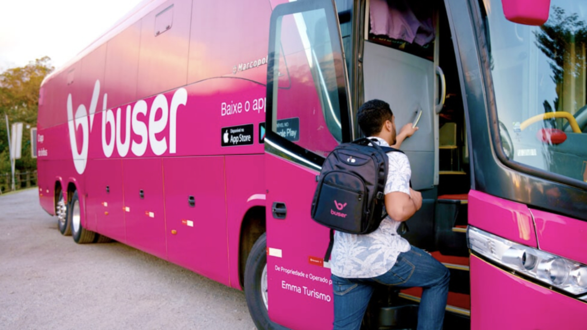 Ônibus por aplicativo atraem viajantes do Triângulo Mineiro