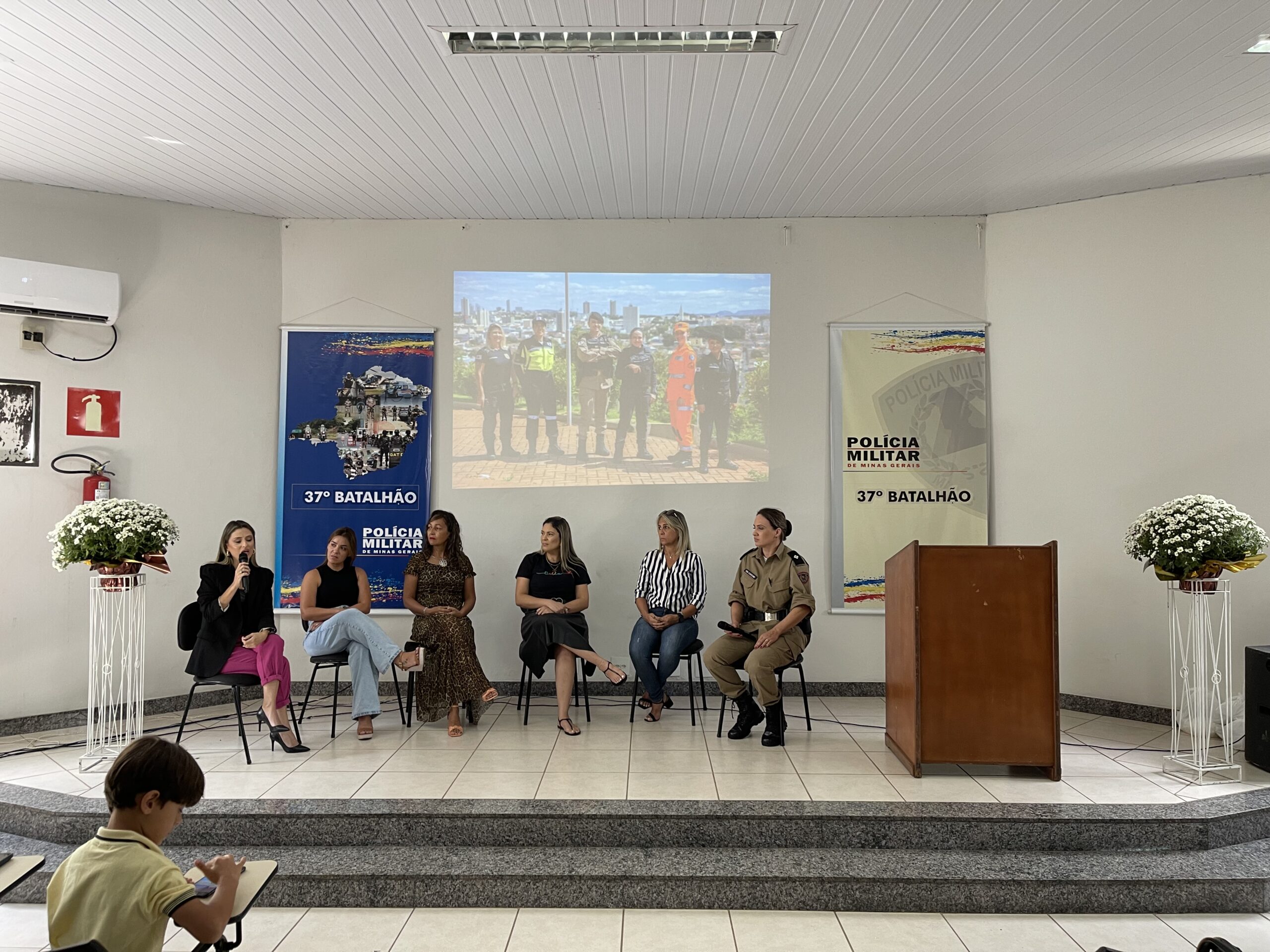 1º Encontro “CAFÉ MENINA”, organizadopelo 37º Batalhão.