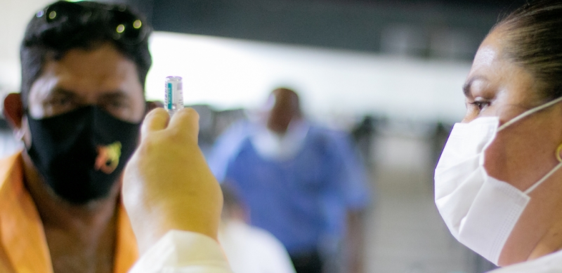 Aplicação da vacina bivalente contempla profissionais da saúde nesta segunda (3) em Araxá