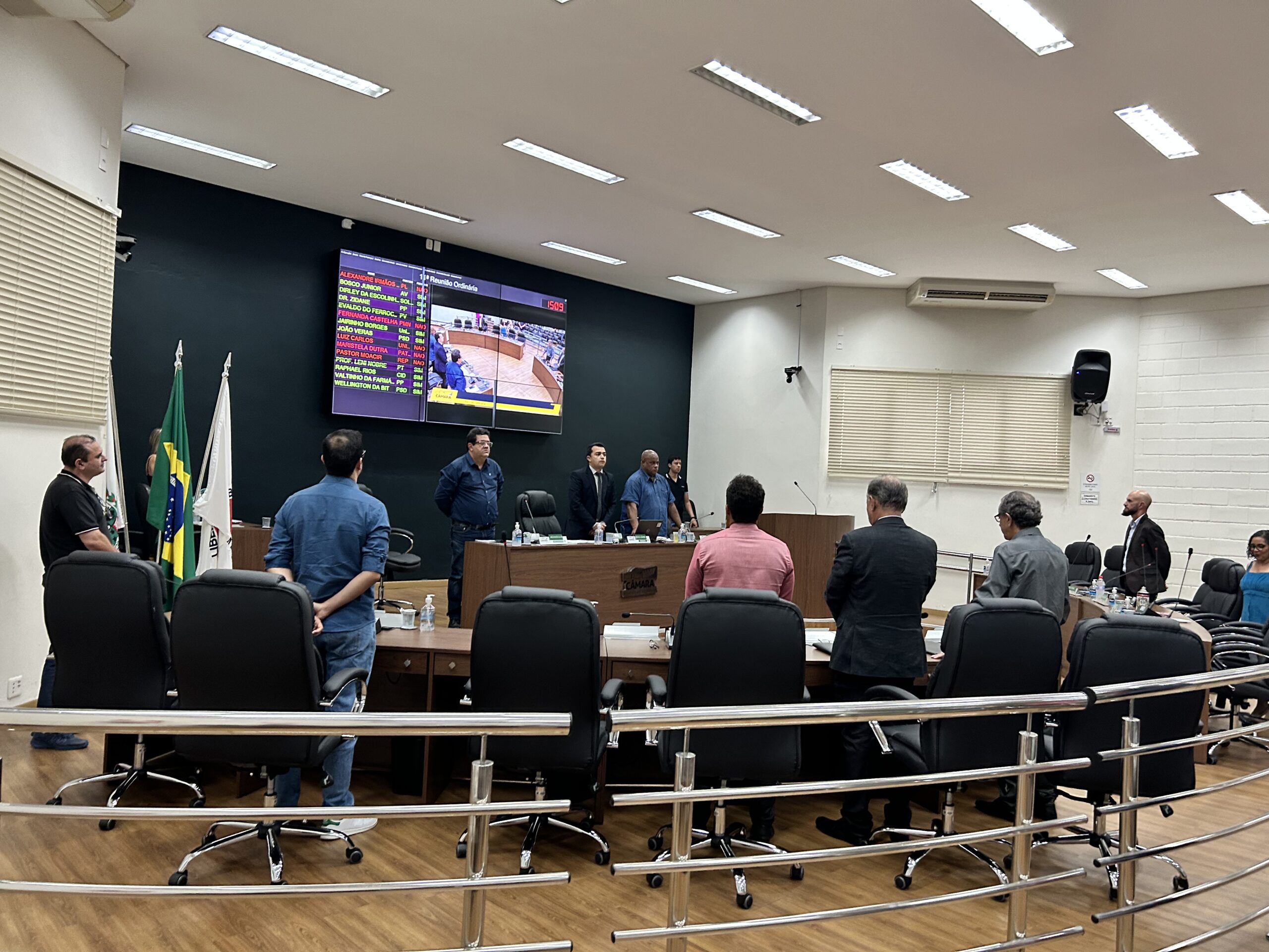 Câmara Municipal de Araxá homenageia o icone da política de Minas e do Brasil “Aracely de Paula”