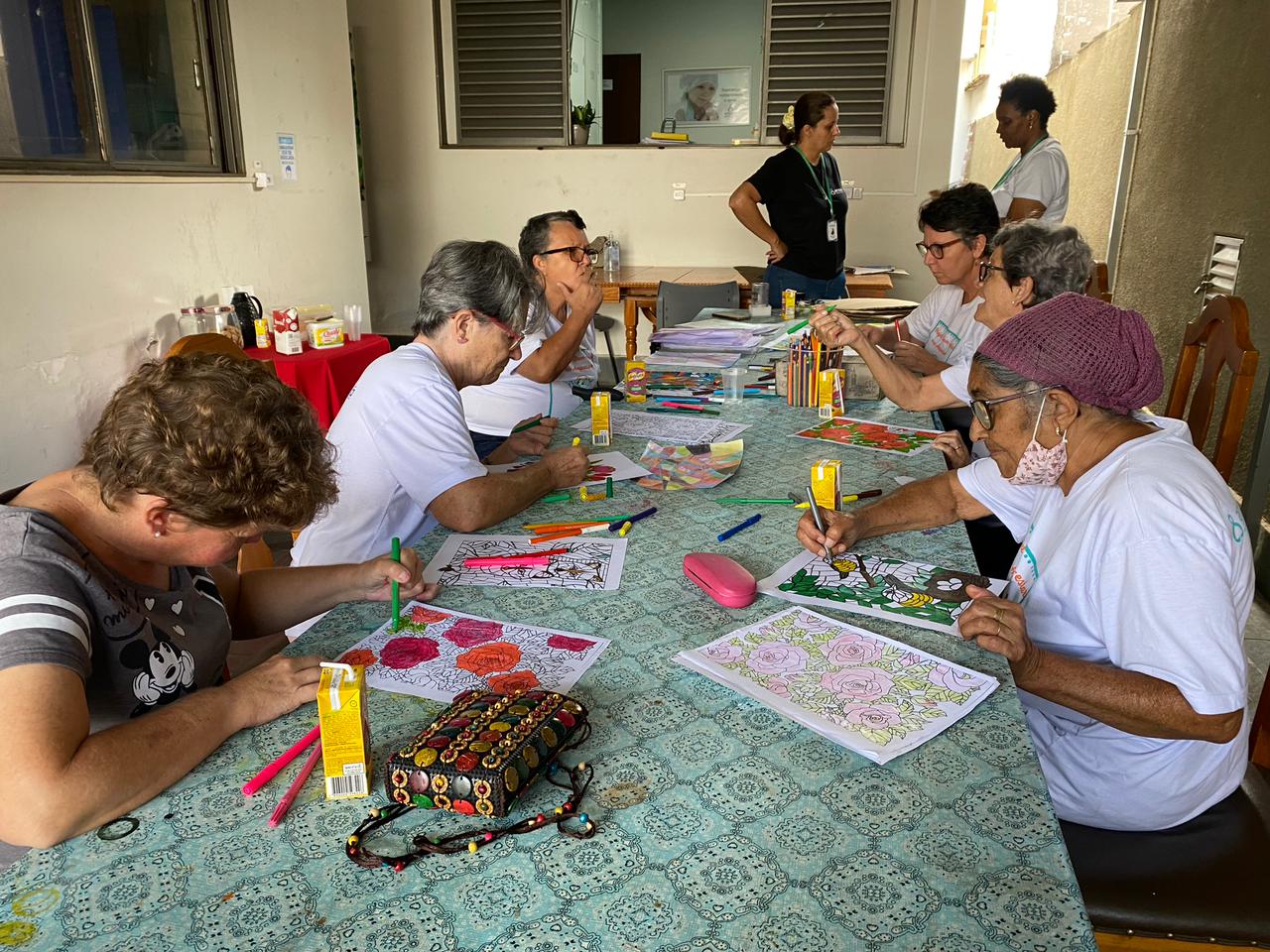 Projeto Mesa Brasil do Sesc realiza doação de sucos a Ampara