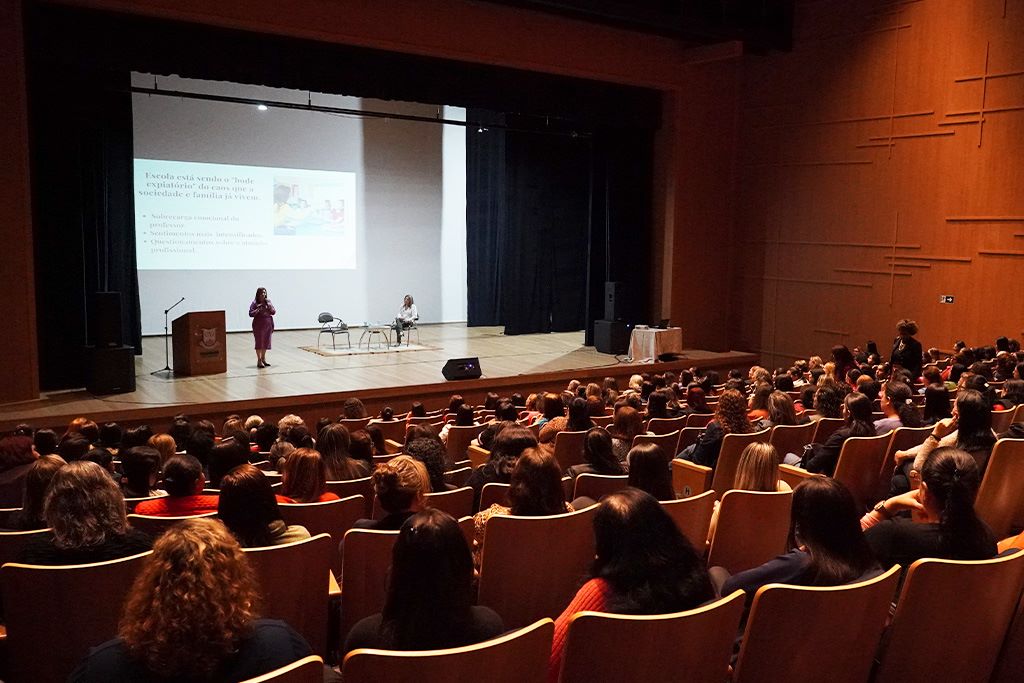 Prefeitura de Araxá promove Seminário de Enfrentamento à Violência Infanto-Juvenil para 1.200 profissionais da Educação