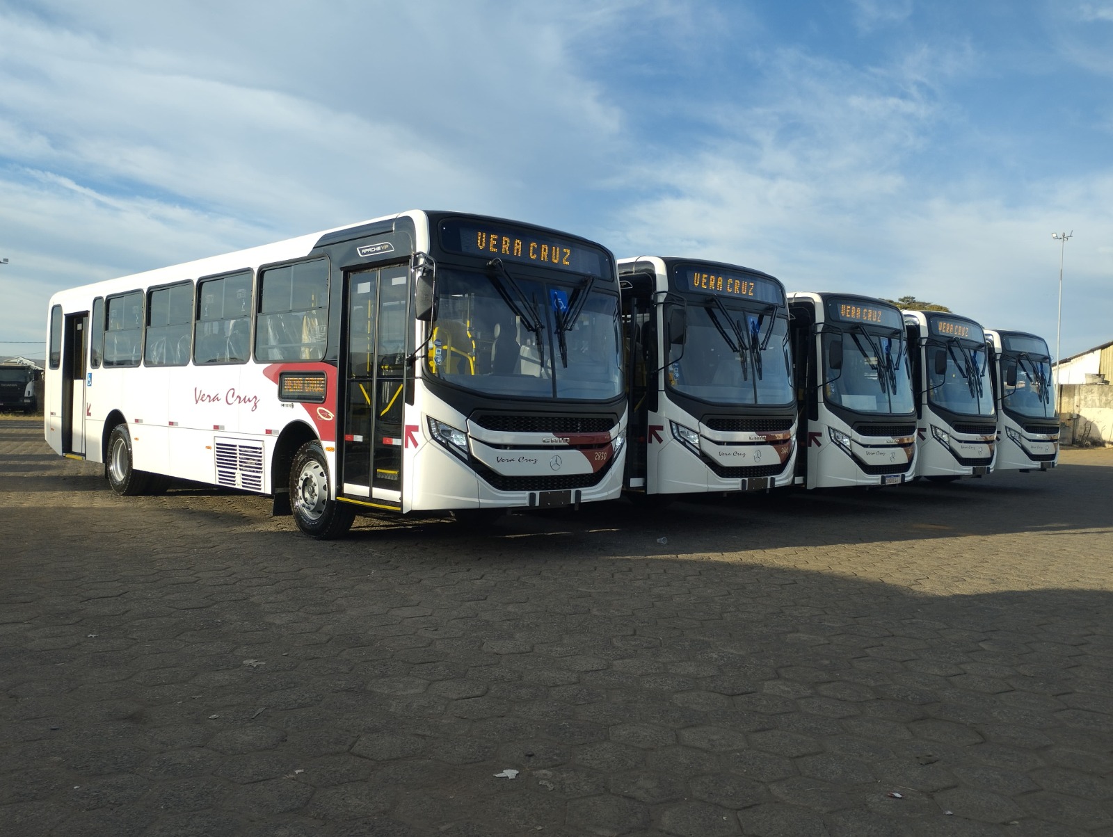 Transporte público de Araxá recebe cinco novos ônibus e internet gratuita para passageiros inicia a partir 28/06/2023