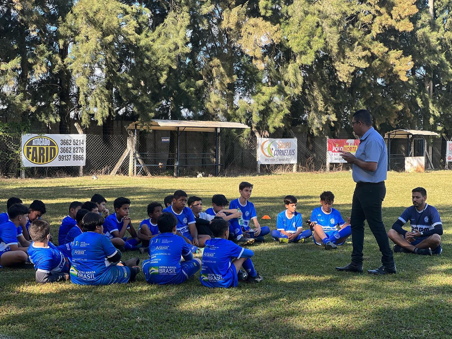 Disciplina, foco e resiliência: Alunos do projeto Lobinho recebem palestra sobre os princípios e valores do esporte