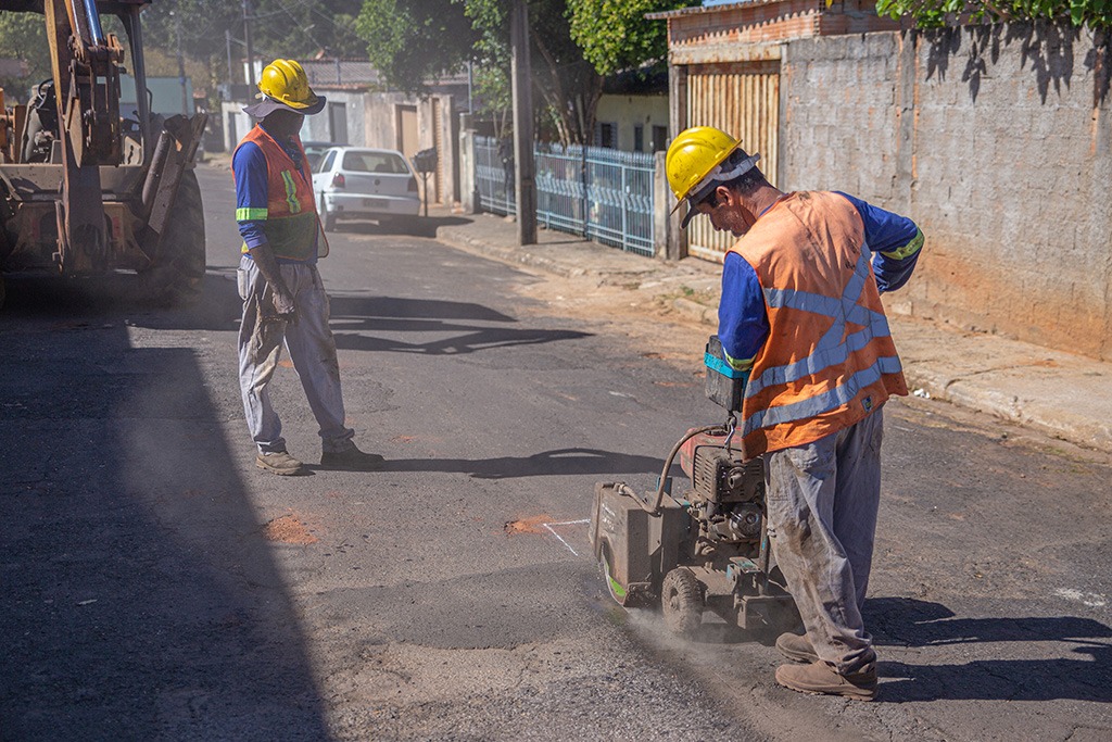 Prefeitura de Araxá credencia três empresas para ampliar a Operação Tapa-Buracos