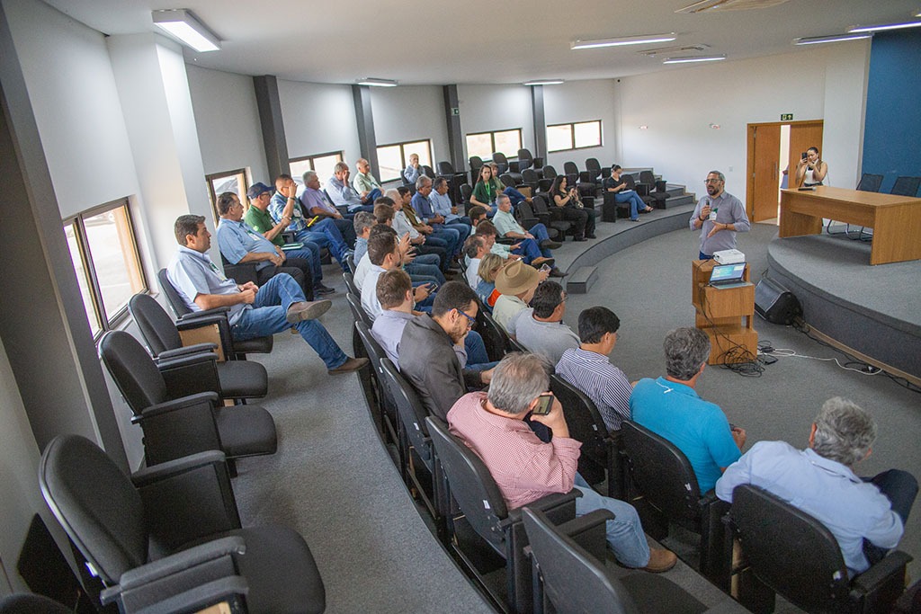 Prefeitura de Araxá sedia encontro entre produtores rurais da região e debate melhorias para o setor