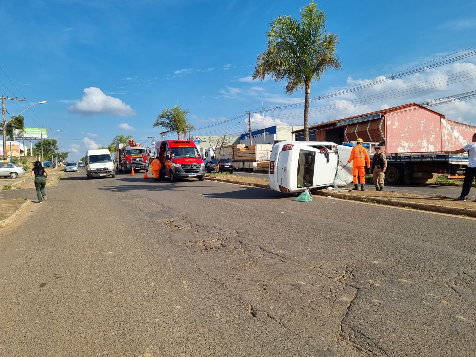 Colisão na  Av. Min. Olavo Drummond em Araxá