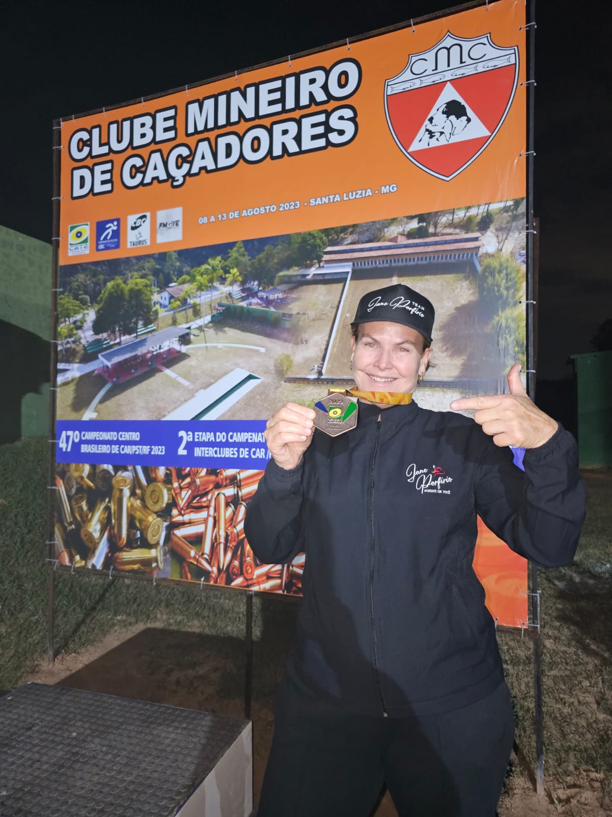 A  Multiatleta araxaense Jane Porfírio conquista sua primeira medalha no tiro esportivo