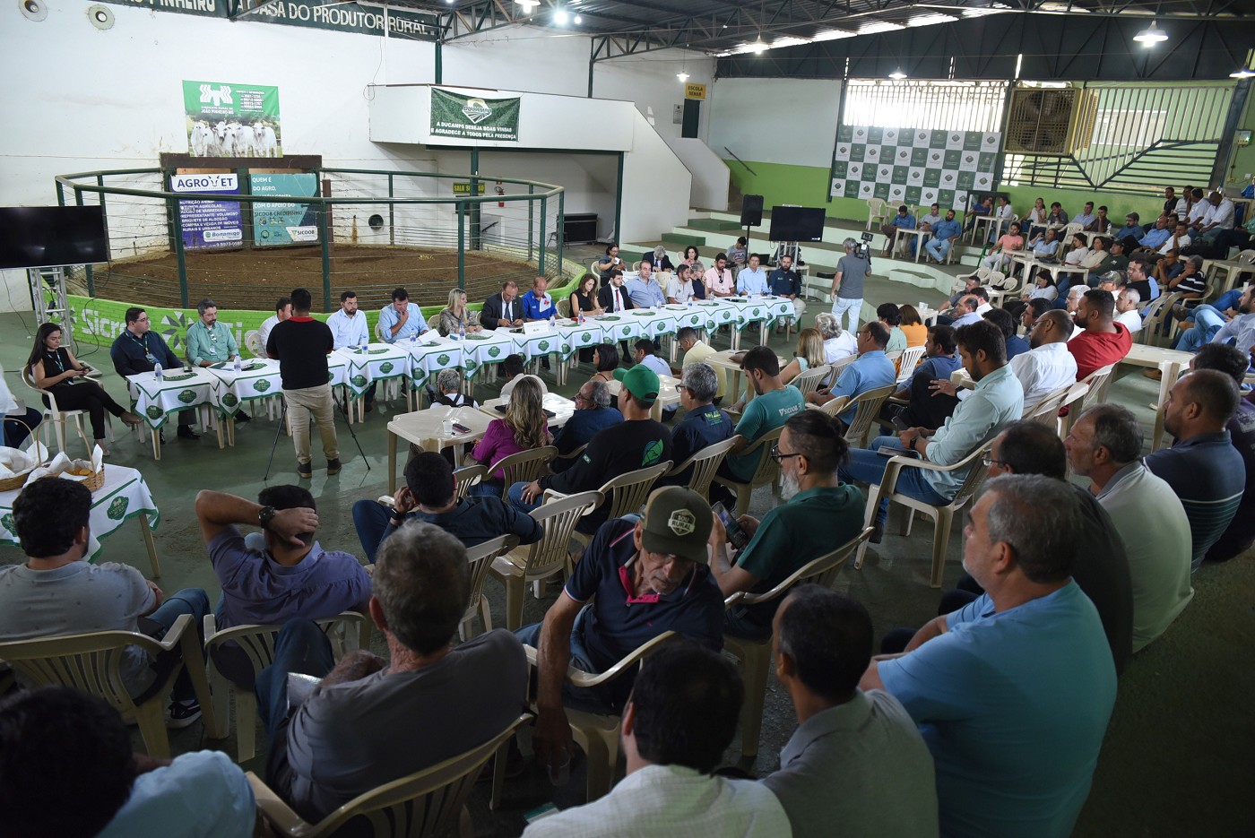 Deputado Bosco e produtores rurais debatem as condições do fornecimento de energia no Noroeste Mineiro
