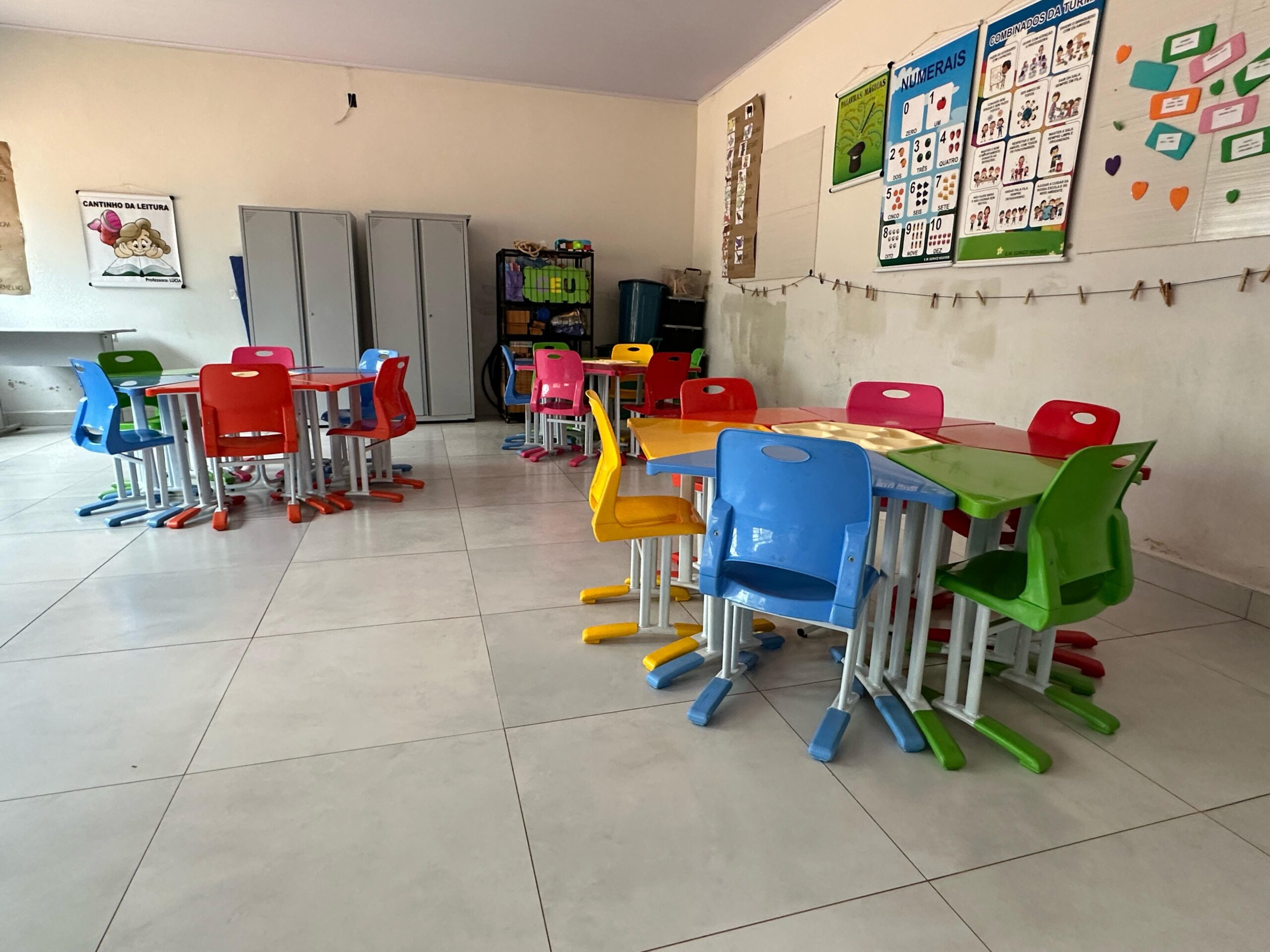 Araxá investe mais de R$ 4 milhões na renovação do mobiliário escolar da rede municipal