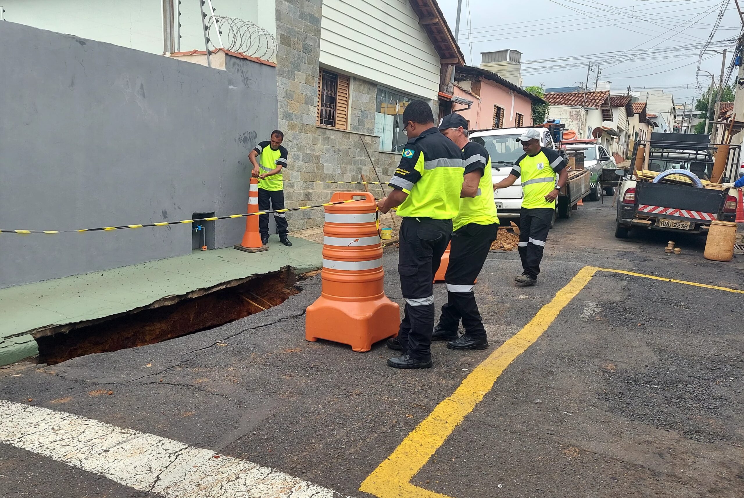Secretaria de Obras de Araxá  inicia recuperação de vias afetadas pelas chuvas; confira interdições