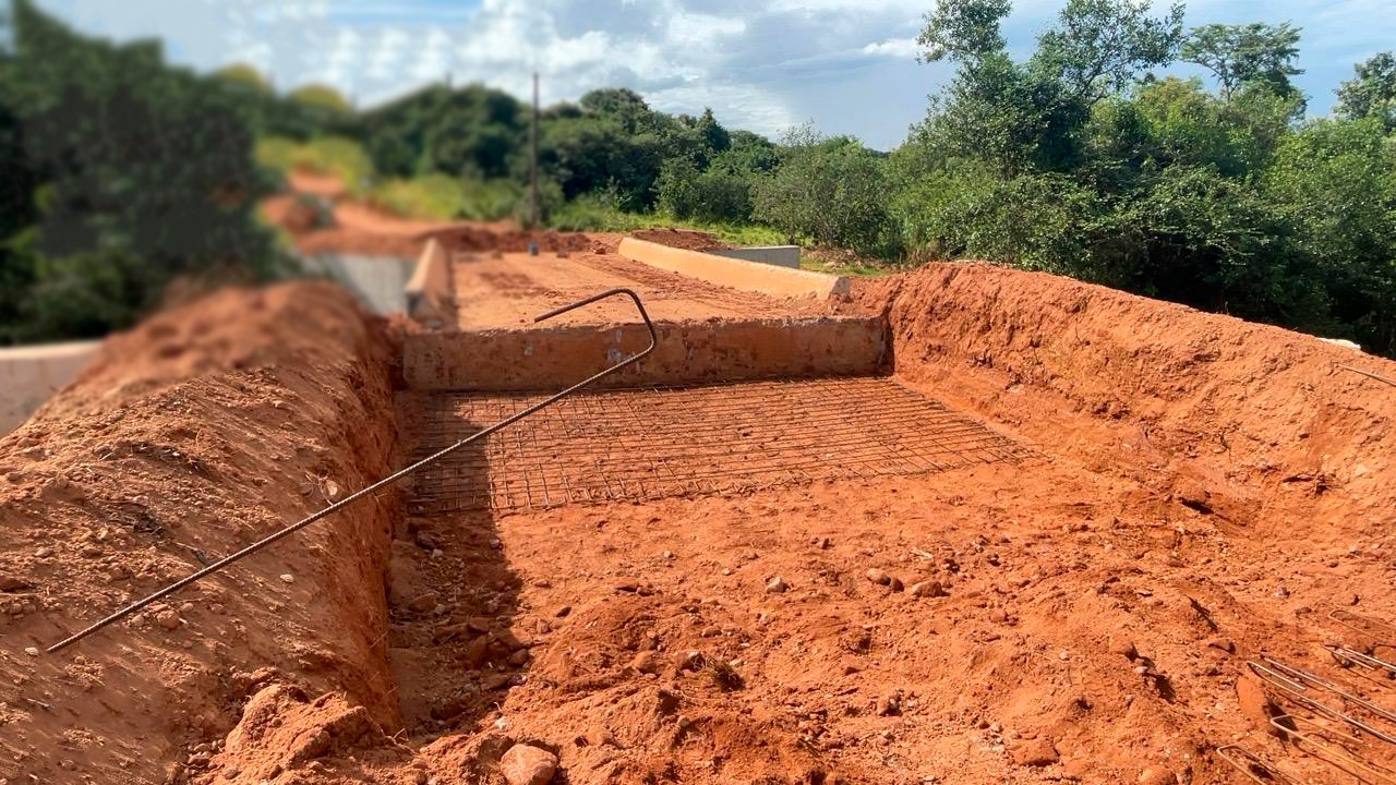 Ponte da Iara entra na reta final e um trecho de um quilômetro da estrada será asfaltada, liga Araxá ao distrito de São José da Antinha