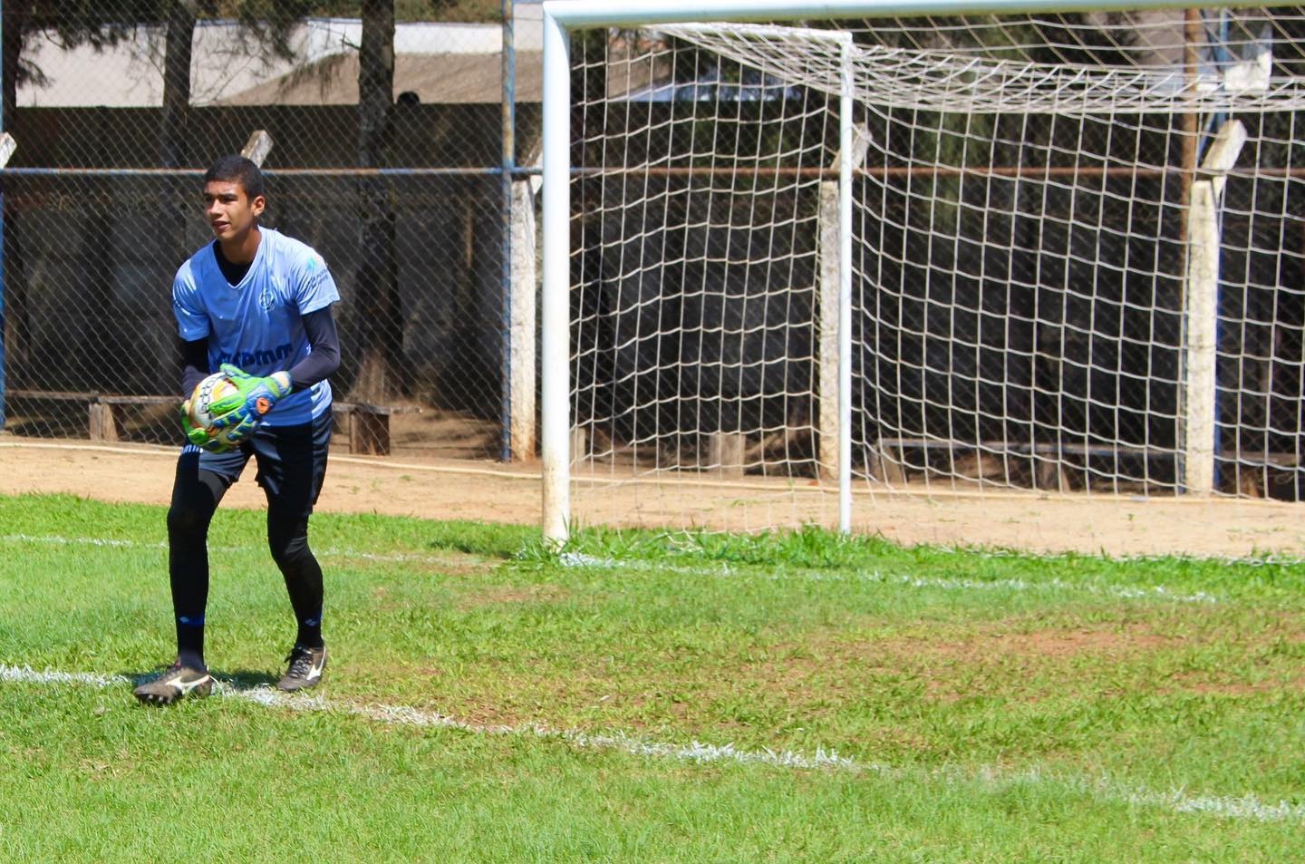 ESTEVAN CRIA DA BASE DO DÍNAMO ARAXÁ, ASSINA SEU 1º CONTRATO PROFISSIONAL COM ATLÉTICO MINEIRO