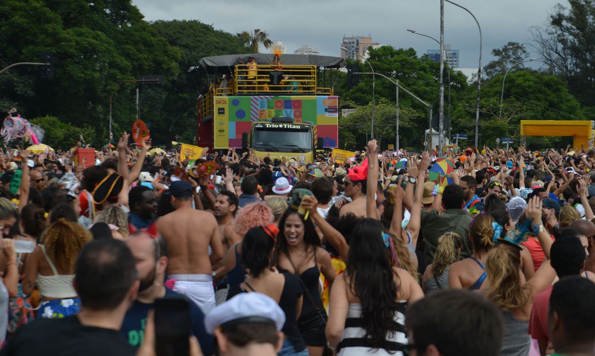 Para garantir um carnaval seguro, Cemig realiza inspeções na rede elétrica e ressalta medidas de segurança para a folia