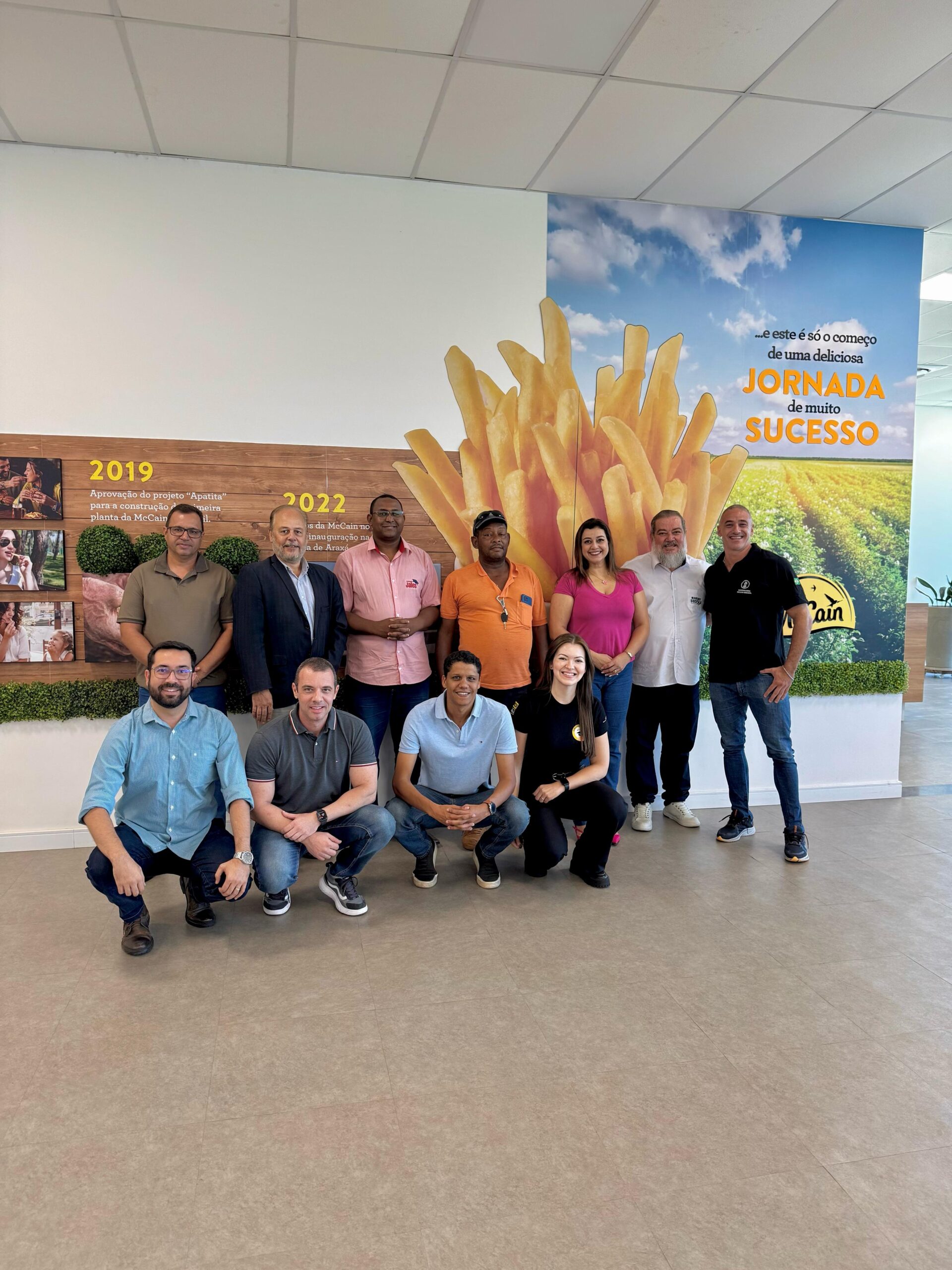 Vereadores visitam fabrica da McCain em Araxá e conhecem linha de produção
