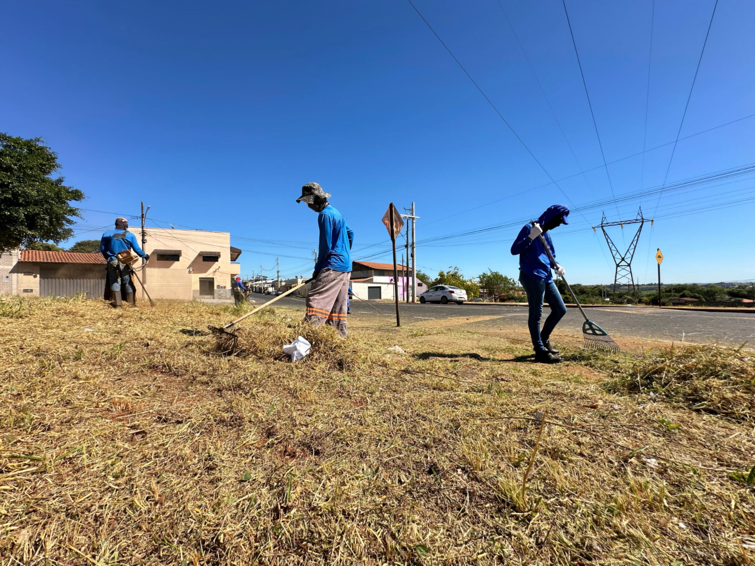 Secretaria de Serviços Urbanos de Araxá realiza mutirão de limpeza no bairro Jardim das Oliveiras nesta sexta-feira (21)